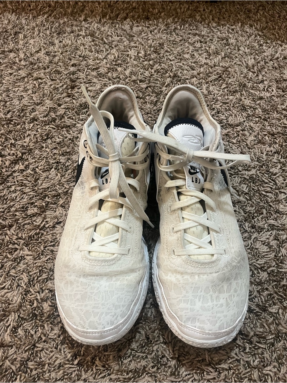 Nike Off-White and Black Low-Top Basketball Sneakers